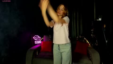 Lily online show from August 14, 6:39 am