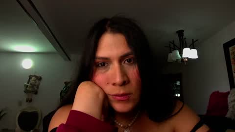 princessdaisy001 online show from June 18, 12:10 am