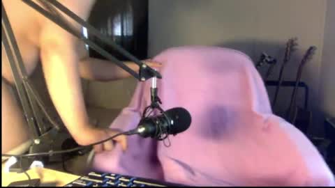 princesskittyestelle online show from April 9, 4:31 am