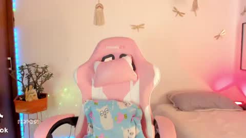 princessluna_14 online show from August 3, 8:38 pm