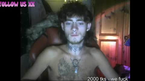 urwhitegirl online show from September 3, 10:57 pm