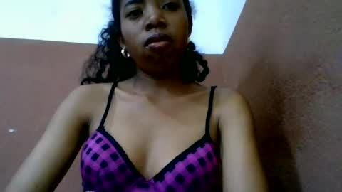 prisca880319 online show from August 11, 10:17 am