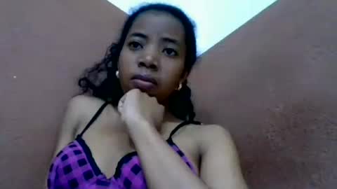 prisca880319 online show from August 11, 12:29 pm