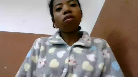 prisca880319 online show from August 14, 1:31 am