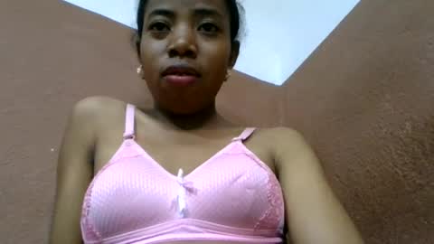 prisca880319 online show from August 14, 9:57 am