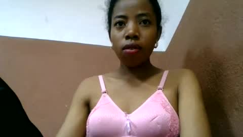 prisca880319 online show from August 14, 3:04 pm