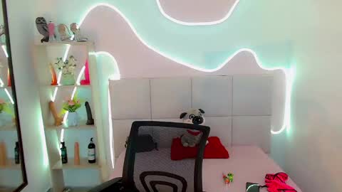 priscilarainbow online show from August 12, 2:47 am