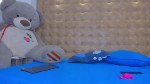 prisilarivas_ online show from August 4, 10:23 am