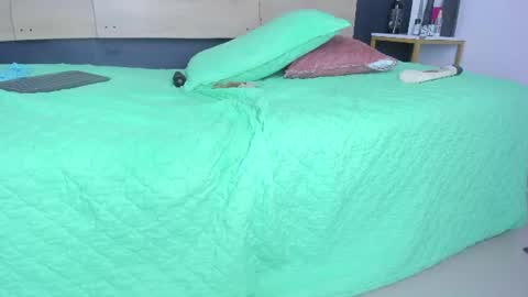prisilarivas_ online show from August 5, 6:55 am