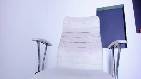 prisilarivas_ online show from August 5, 9:07 am