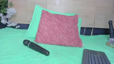 prisilarivas_ online show from August 5, 2:15 pm