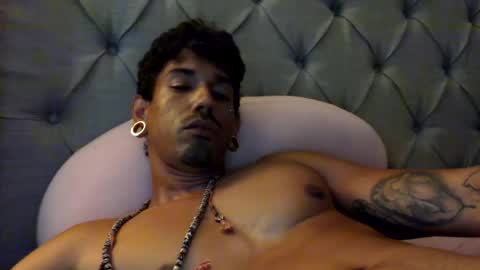 professoroqu online show from August 4, 10:40 pm