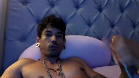 professoroqu online show from August 4, 11:46 pm