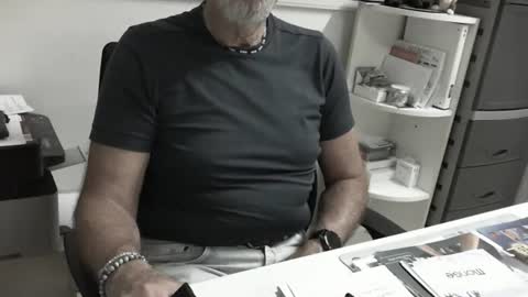 mature hairy guy online show from June 18, 4:29 pm