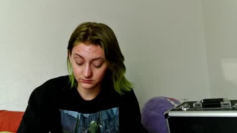 Oli online show from August 12, 5:48 pm