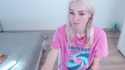 Polly online show from August 14, 7:34 am