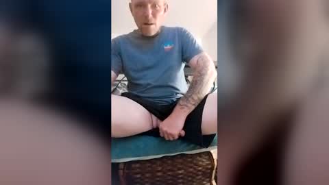 punkrockb1987 online show from June 15, 5:44 pm