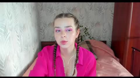 Polly online show from August 3, 3:41 pm