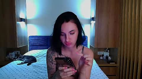 Julia online show from August 4, 4:37 pm
