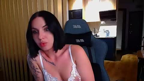 Julia online show from August 13, 6:11 pm
