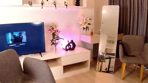 Please Follow me 3 online show from August 13, 3:31 am