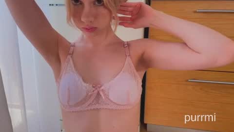 Mina and Ren online show from June 19, 6:57 am