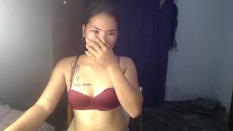 qeeun_genalyn online show from August 11, 4:36 am