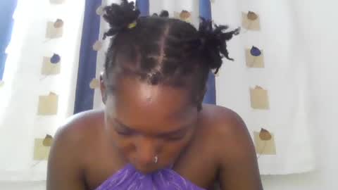 queen_doll89 online show from August 8, 12:43 am