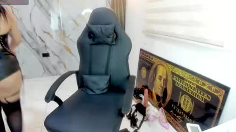 queen_findom1 online show from August 7, 10:37 am