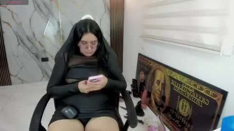 queen_findom1 online show from August 9, 11:33 am