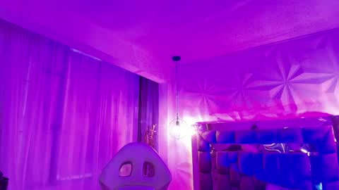 queen_perla_ online show from July 30, 12:12 pm