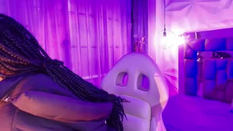 queen_perla_ online show from July 30, 1:18 pm