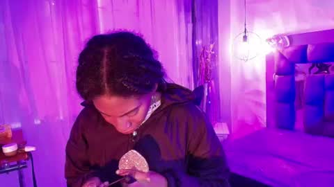 queen_perla_ online show from July 30, 2:24 pm