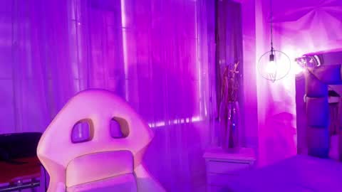 queen_perla_ online show from July 30, 4:36 pm