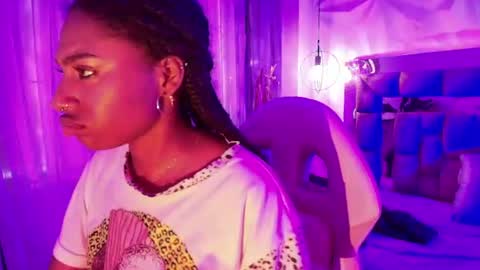 queen_perla_ online show from July 30, 5:42 pm