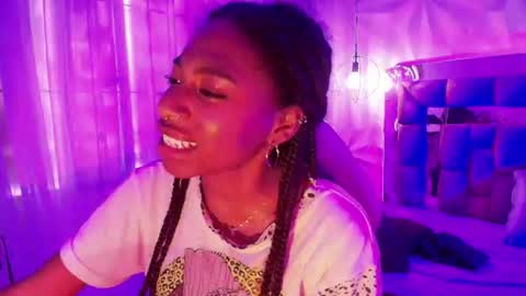 queen_perla_ online show from July 30, 6:47 pm