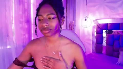 queen_perla_ online show from July 31, 8:03 pm