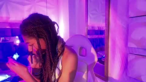 queen_perla_ online show from August 2, 8:38 pm