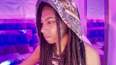 queen_perla_ online show from August 2, 10:49 pm