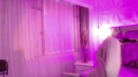 queen_perla_ online show from August 4, 12:13 pm
