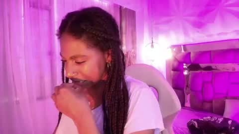 queen_perla_ online show from August 4, 2:25 pm