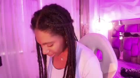 queen_perla_ online show from August 4, 3:31 pm