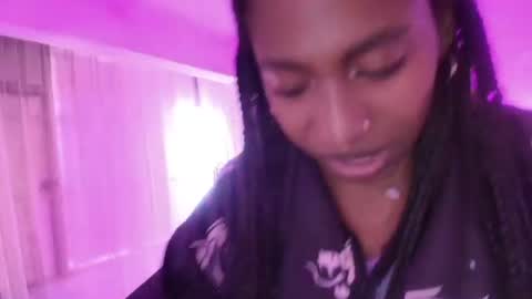 queen_perla_ online show from August 4, 5:54 pm