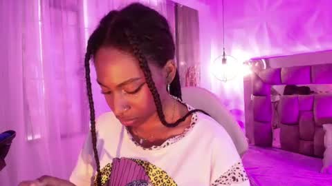 queen_perla_ online show from August 5, 3:32 pm