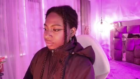 queen_perla_ online show from August 5, 5:44 pm