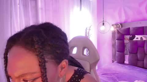 queen_perla_ online show from August 5, 7:56 pm