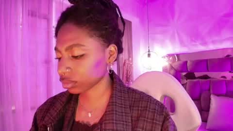 queen_perla_ online show from August 6, 2:16 pm
