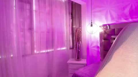 queen_perla_ online show from August 6, 4:28 pm