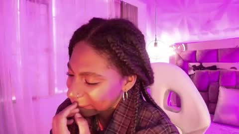 queen_perla_ online show from August 6, 5:34 pm