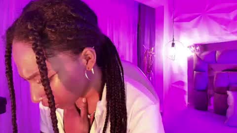 queen_perla_ online show from August 9, 11:17 pm